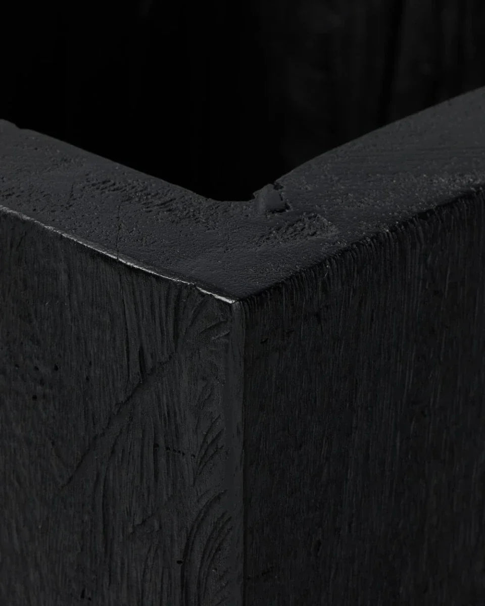 Carbonized Black / Medium