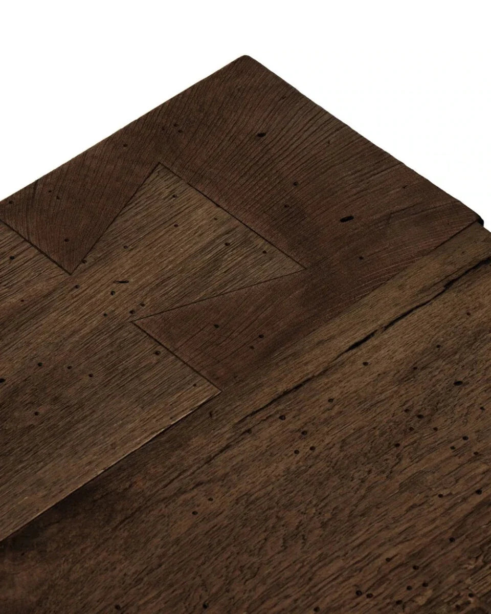 Ebony Rustic Wormwood Oak / 40"