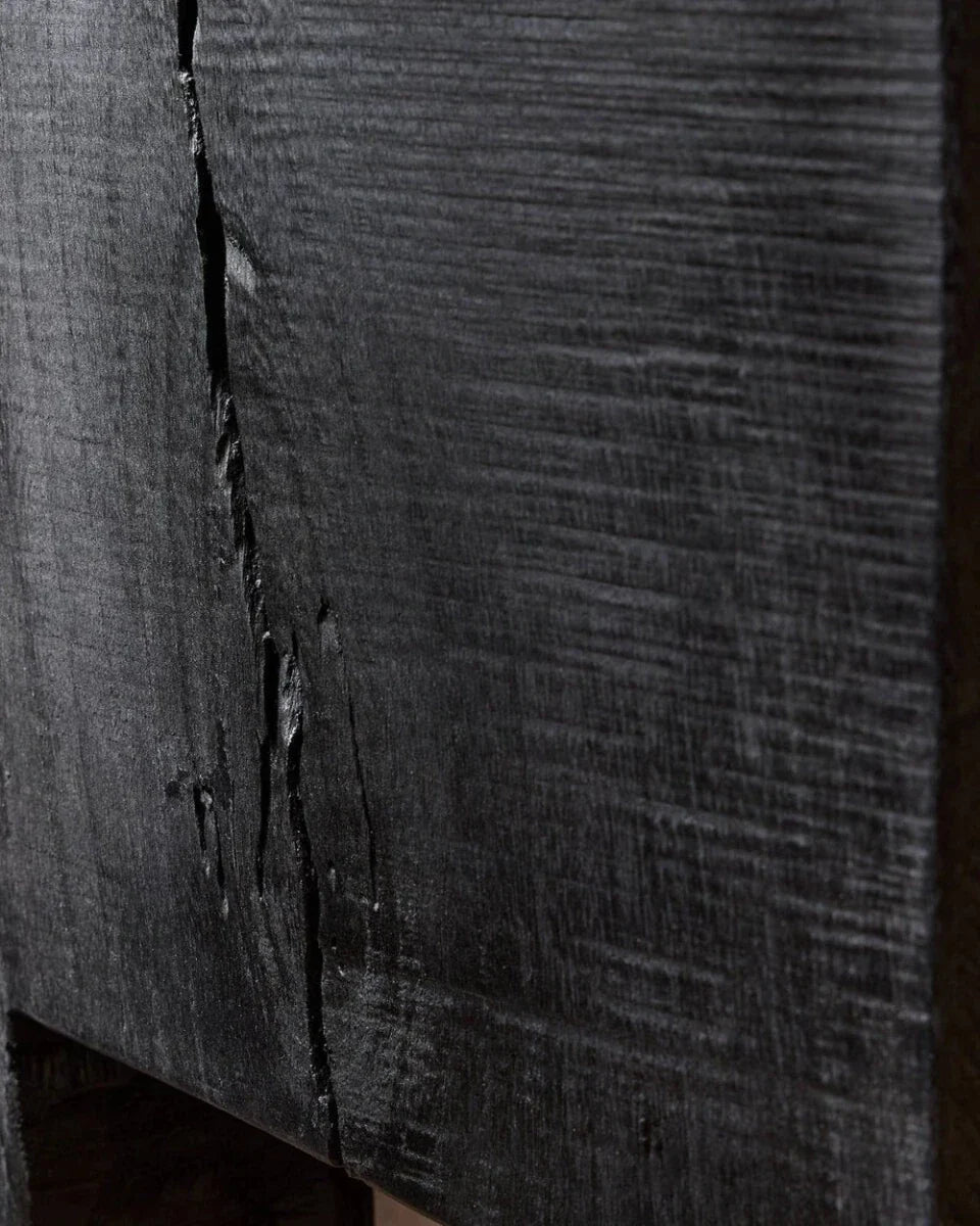 Carbonized Black / Medium