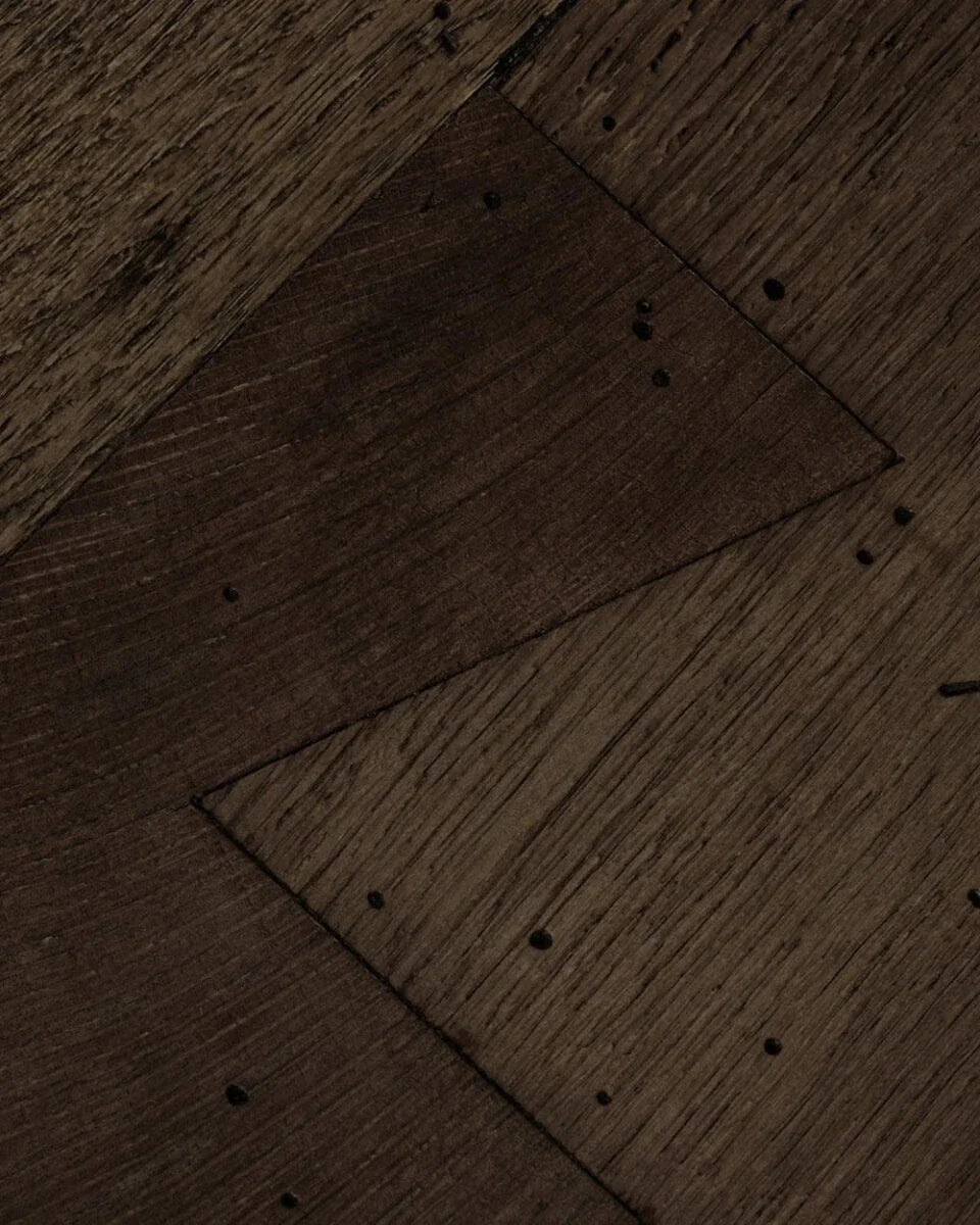 Ebony Rustic Wormwood Oak / 40"